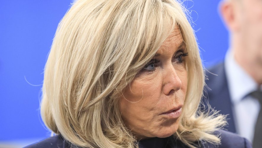 ©PHOTOPQR/LE COURRIER PICARD/Manon Cruz ; Amiens ; 28/10/2022 ; Amiens - Institut faire faces centre de recherche sur la defiguration. Brigitte Macron en visite.  Manon Cruz/Courrier Picard (MaxPPP TagID: maxnewsworldfive823079.jpg) [Photo via MaxPPP]